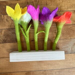 Lovevery Colorful Felt Flower Arrangement